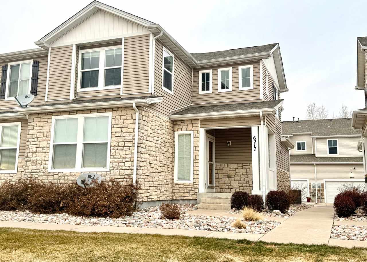 Beautifully Adorable Townhome!