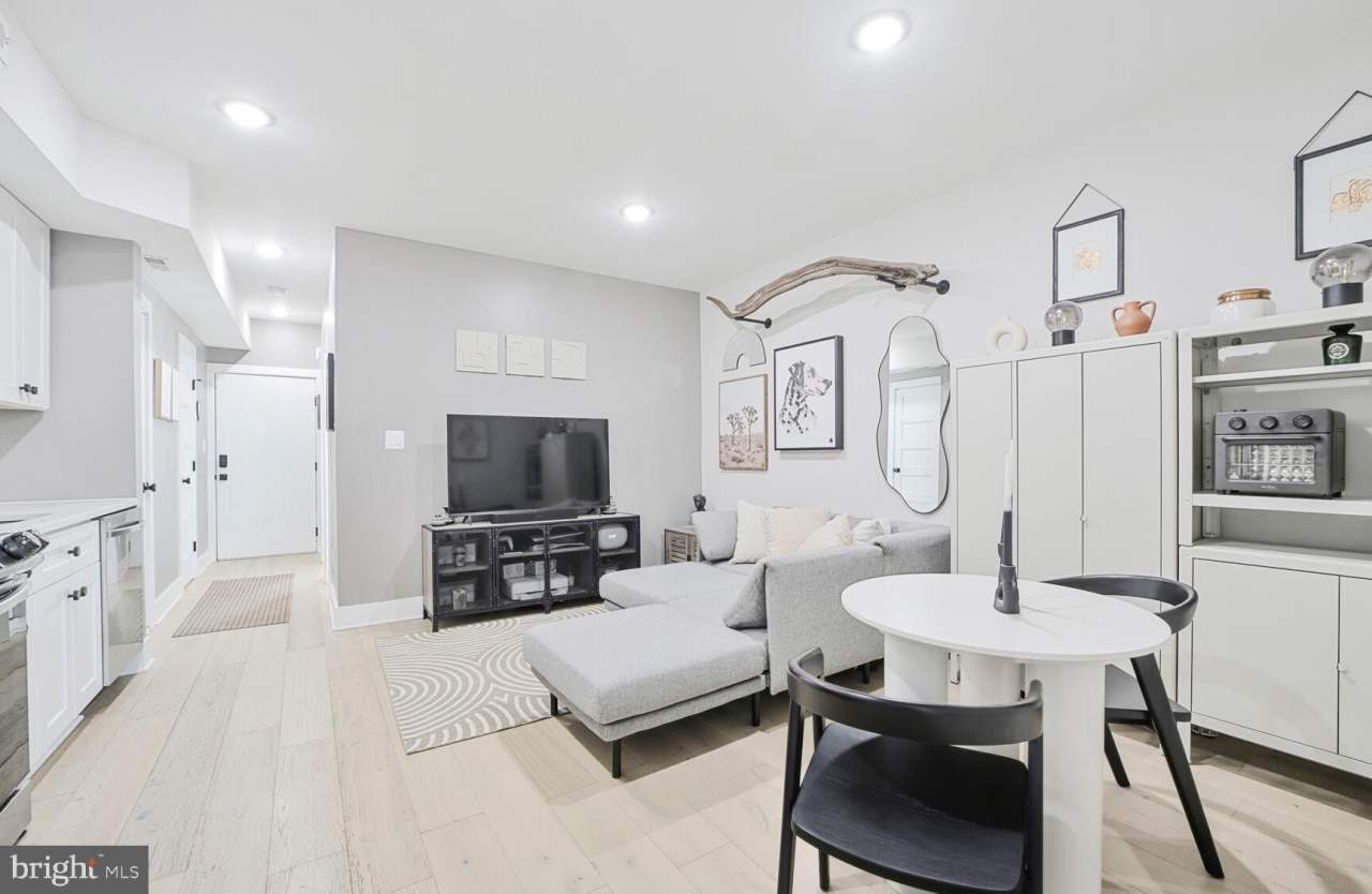 1144 OWEN Place NE unit: 1