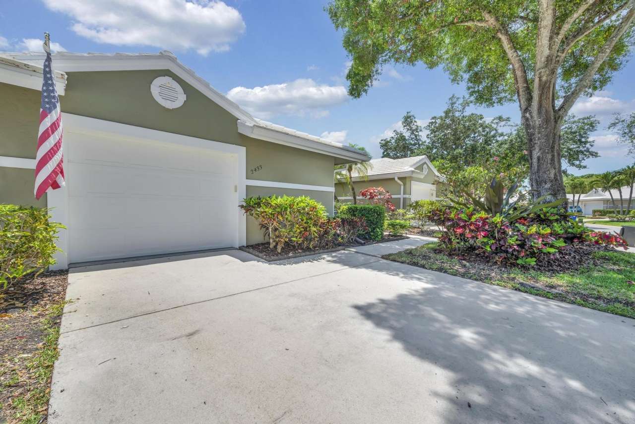 2433 SW Foxpoint Trail