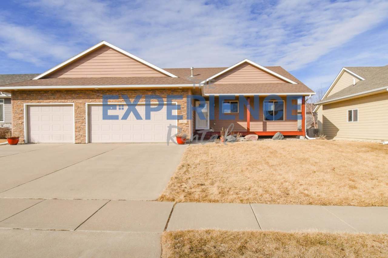 5 Bed 3 Bath Single Family Home For Rent!