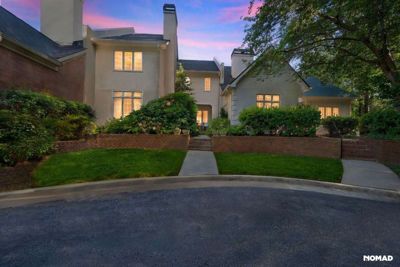 Stunning 4BR Townhome in Paces West Community