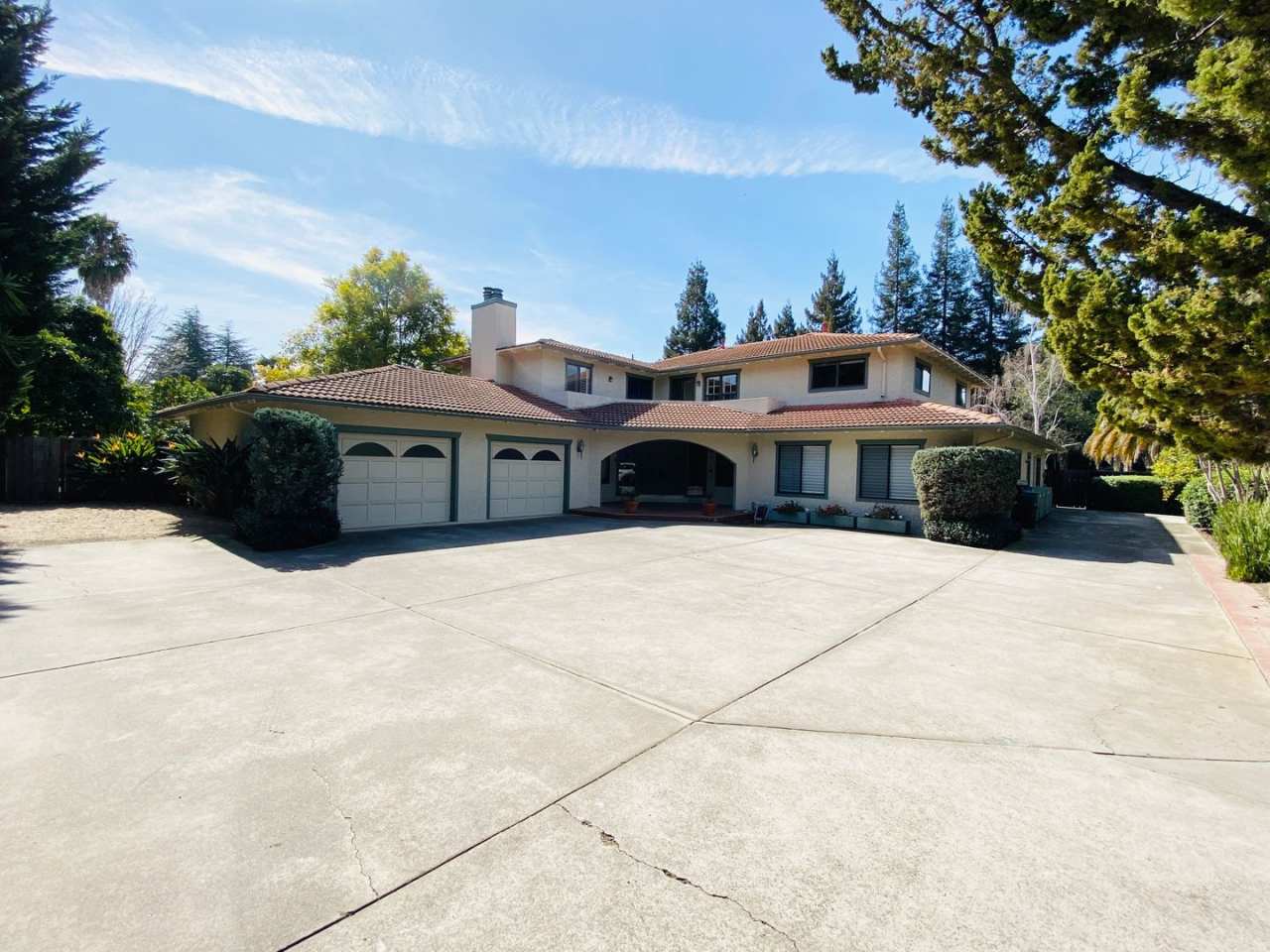 Extraordinary home with expansive yard on a flag lot in Mountain View. Great Location and Schools.