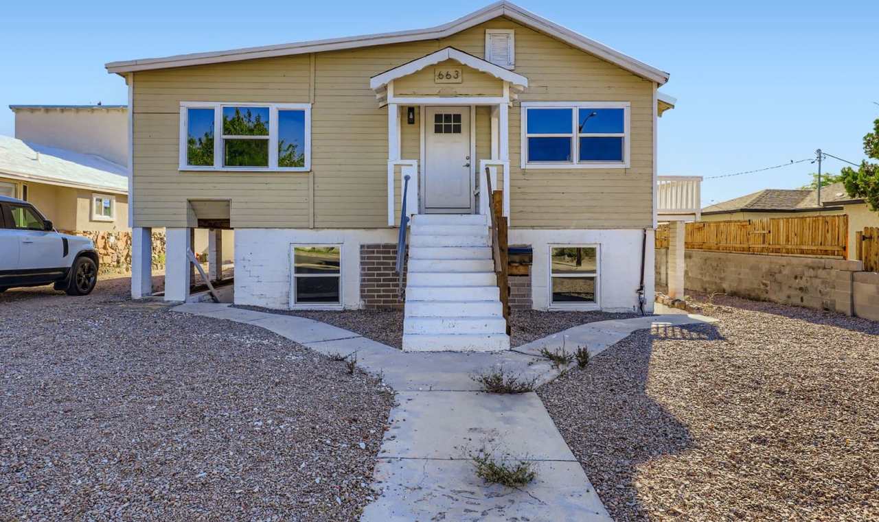 Newly Remodeled 3-Bed/2-Bath Duplex Downstairs Unit in Historic Boulder City