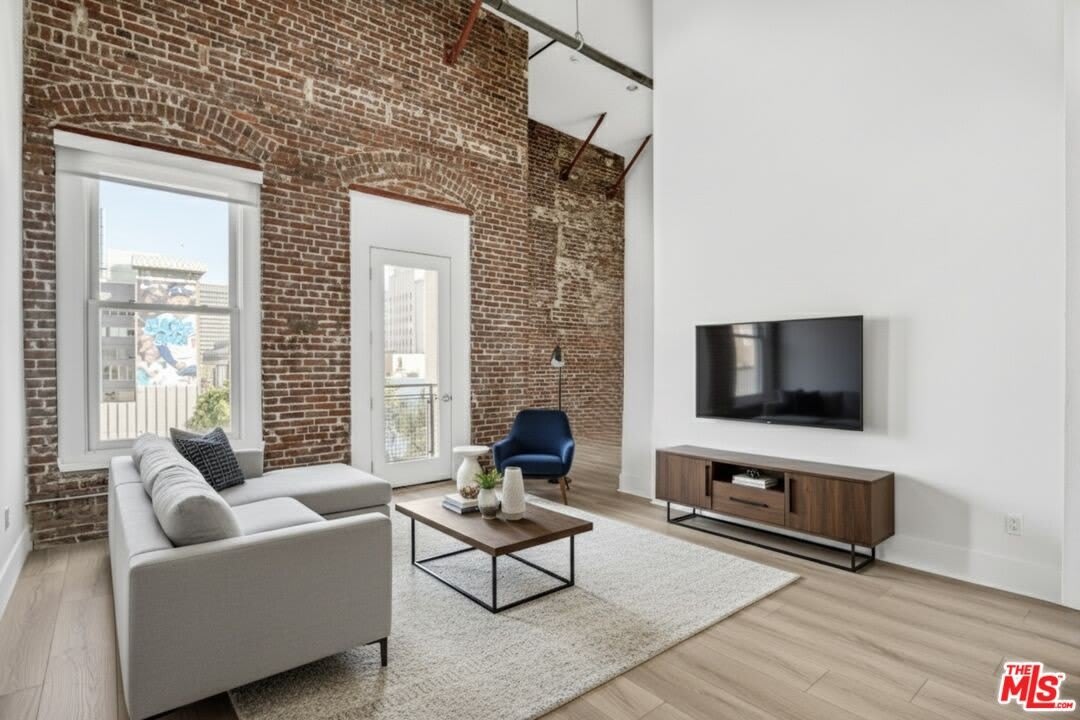 253 S BROADWAY unit: 507