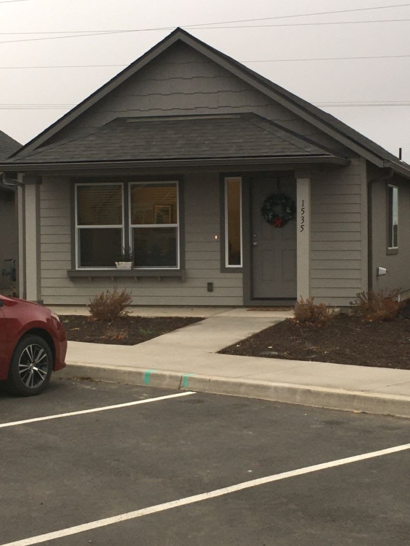 Newer 2 Bedroom / 1 Bathroom in SW Redmond