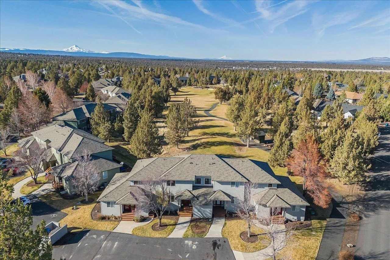 Want to live on a golf course with access to the pool with sports center privileges?