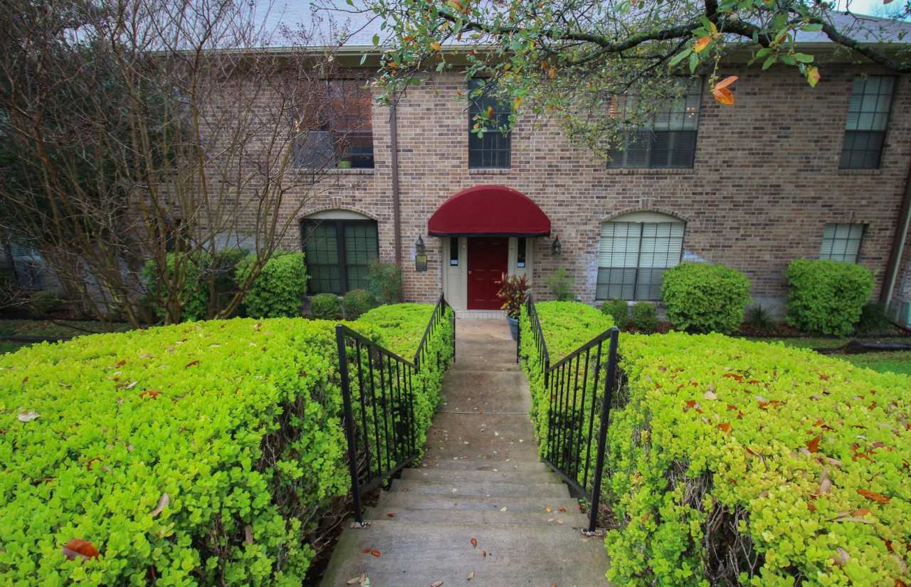 Fully Furnished Condo in Alamo Heights!