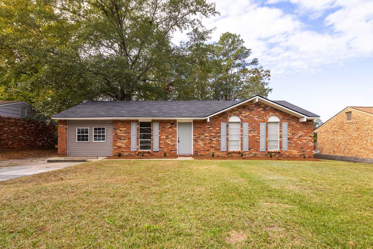 2855 Viking Drive: Comfort, Style, Convenience