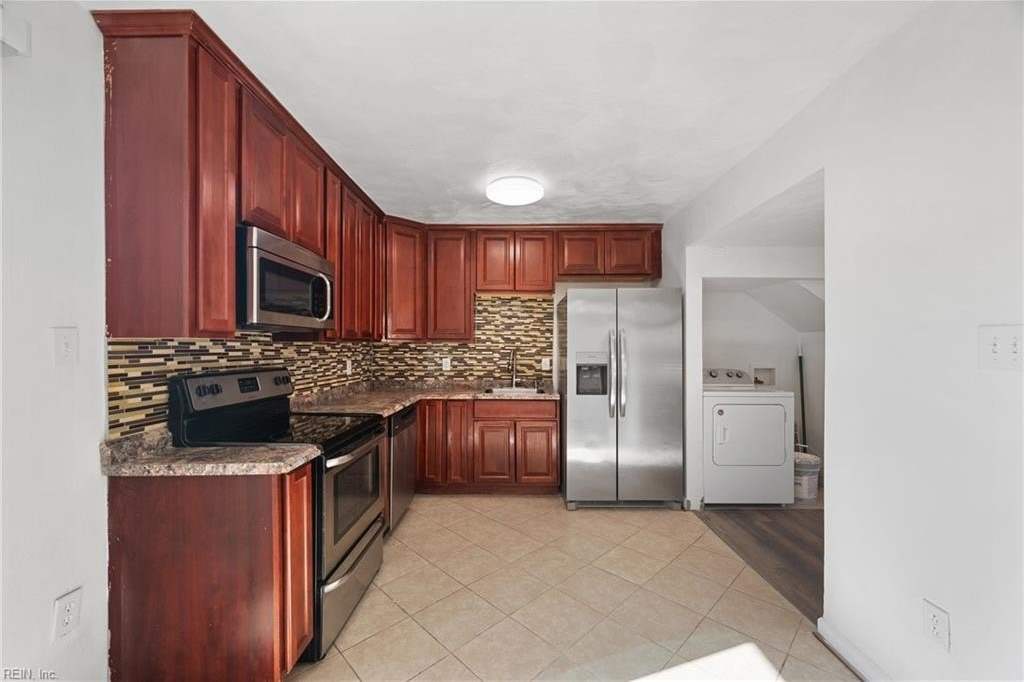 5831 E Hastings Arch