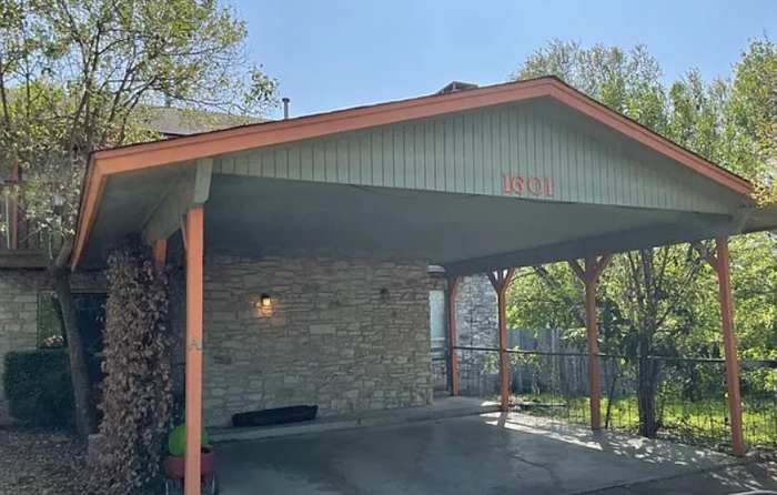 1601 Taylor Gaines Street