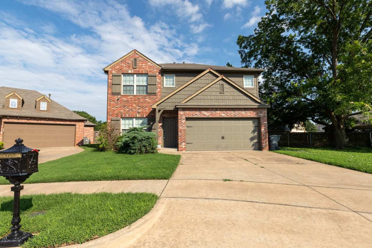 Beautiful 3 Bedroom, 2.5 Bath Home in Jenks