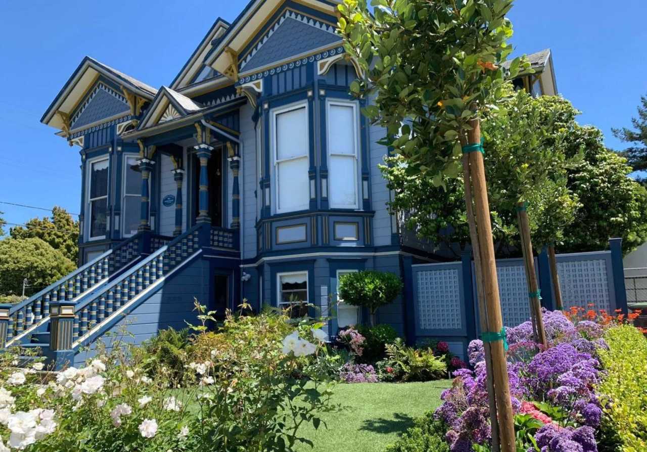 1005 3rd St Beach Hill East Lake Beauty