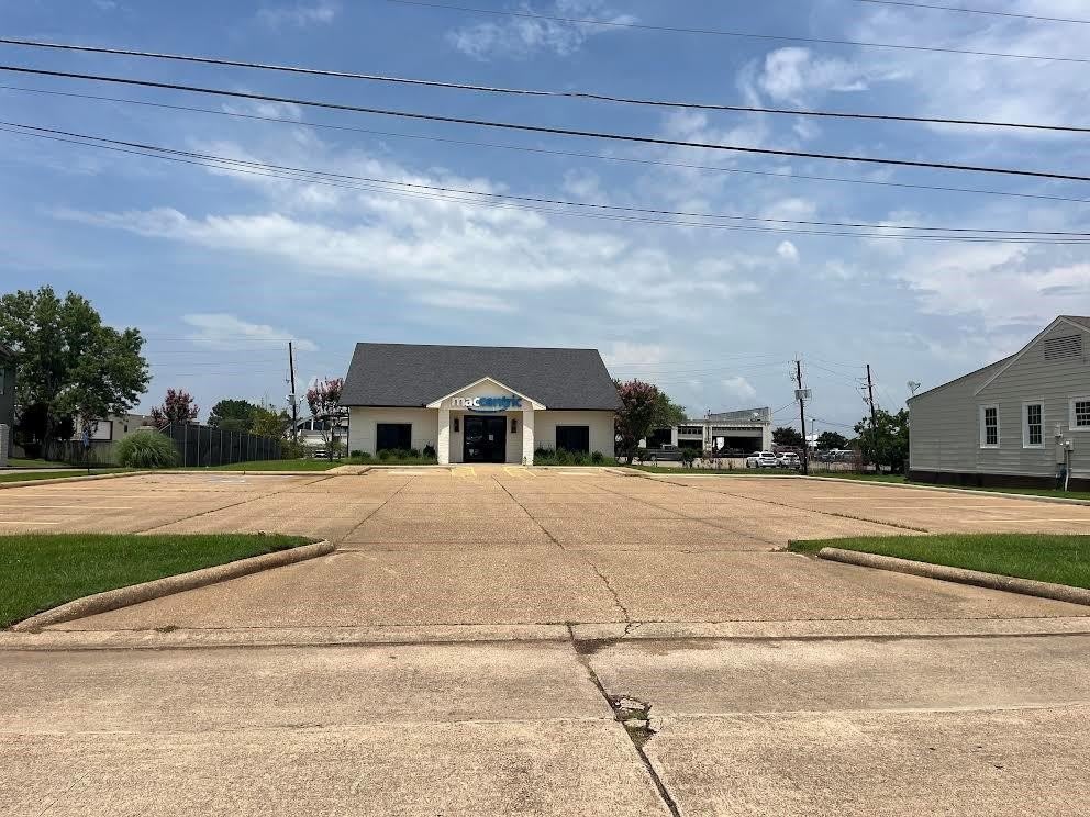 800 Brook Hollow Drive