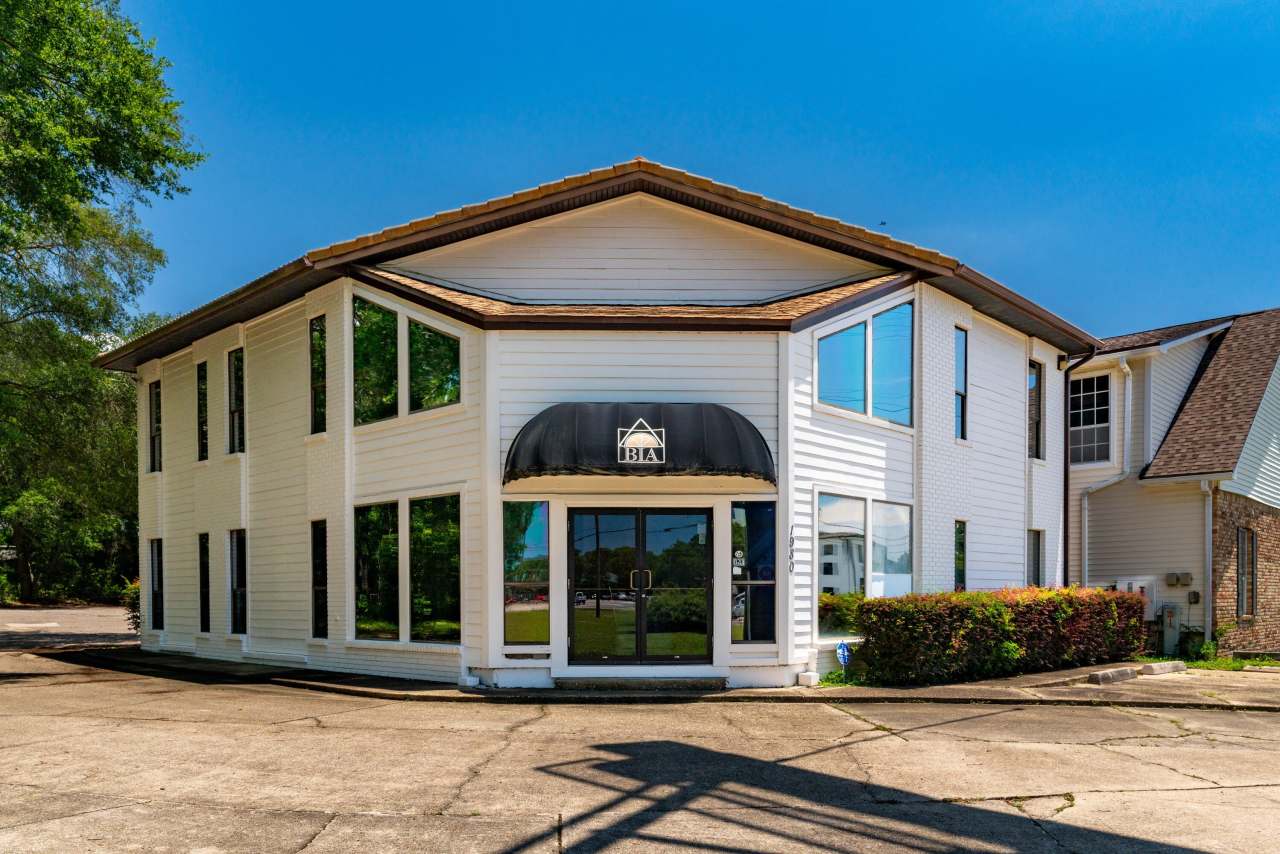 1980 Lewis Turner Boulevard