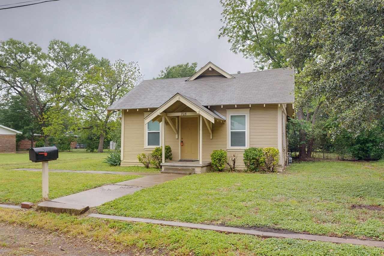 Move In Ready! 3 Bedroom Home for Lease | Cleburne