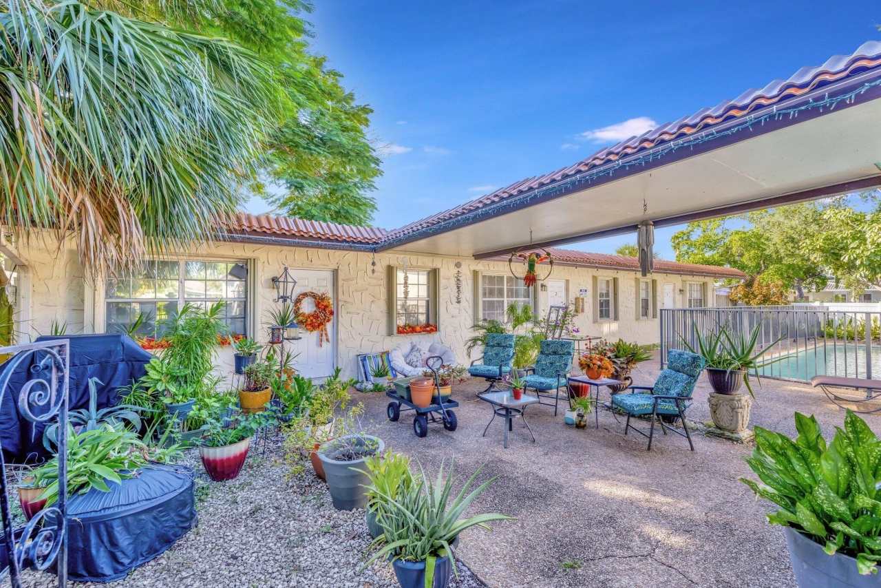 2733 NE 1st Terrace NE