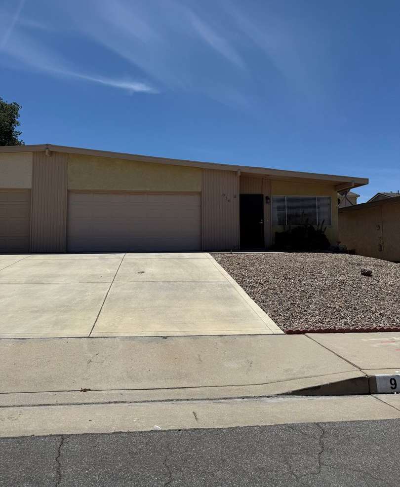 2 BEDROOM 1 BATH HOME IN PASO ROBLES!! SIERRA BONITA 55+ COMMUNITY