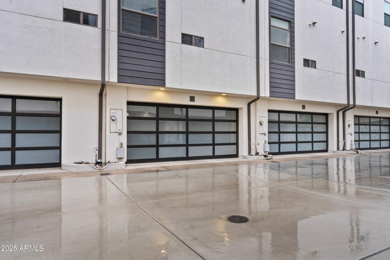 325 E CORONADO Road unit: 8