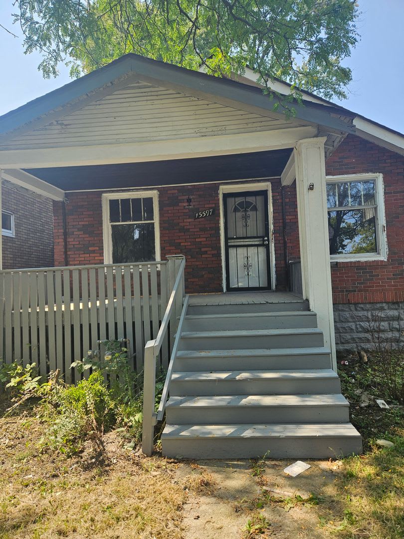 2 bedroom/ 1 bathroom Detroit's Westside Home