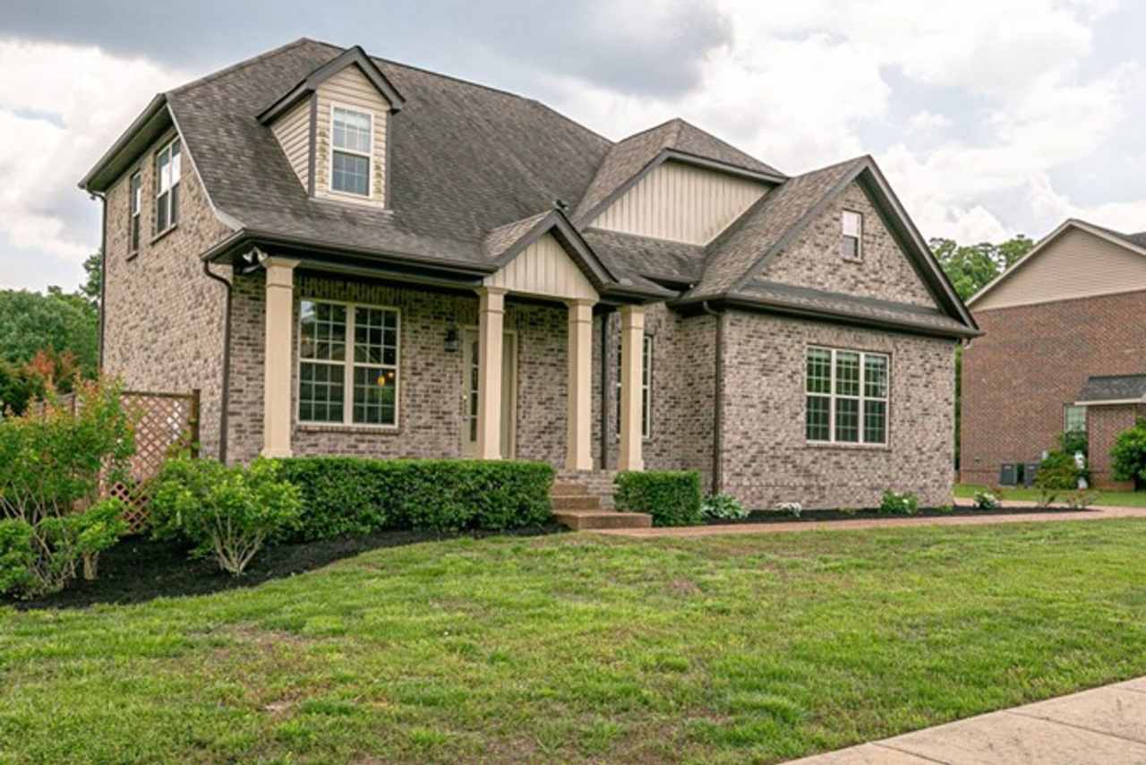 3 Bed / 2.5 Bath Brick Home in Barfield Downs