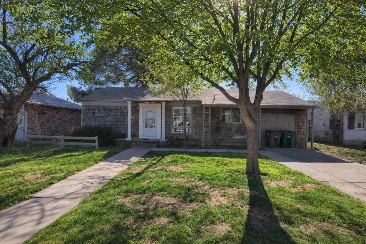 Updated 4 bedroom 1 bath home AVAILABLE NOW!!