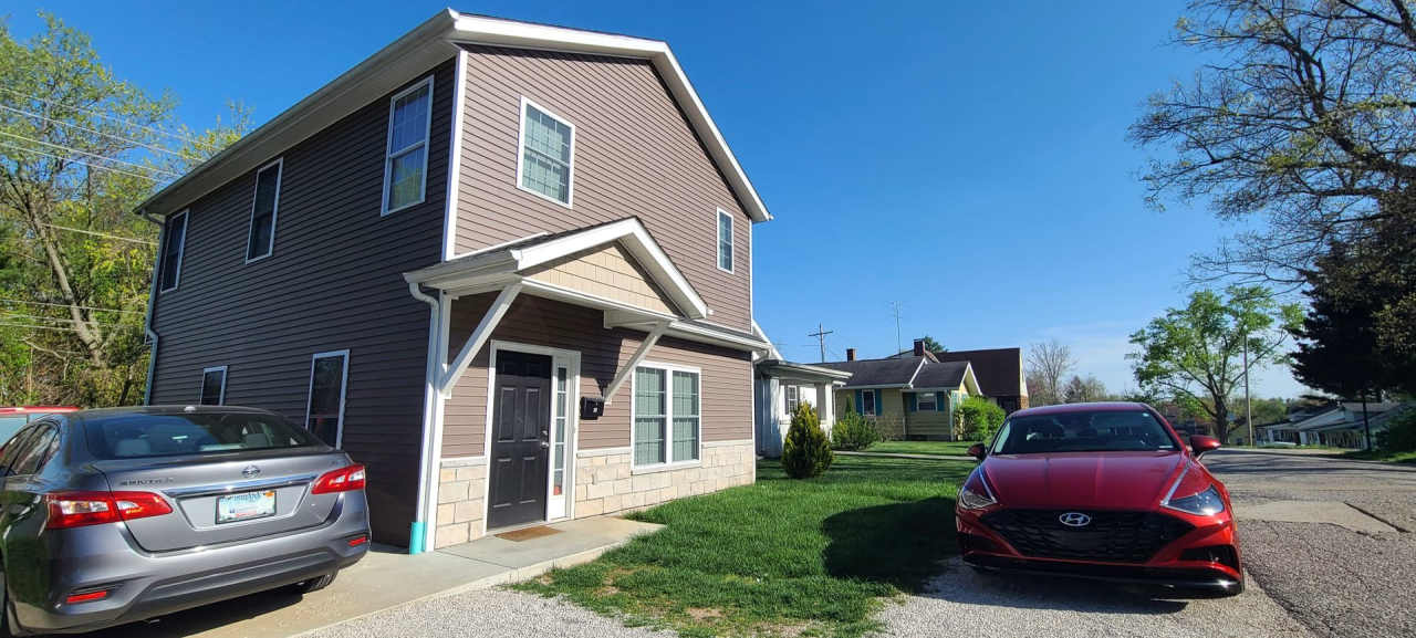 117 S Clark St - Walking Distance to Campus - Available for 2024-2025!