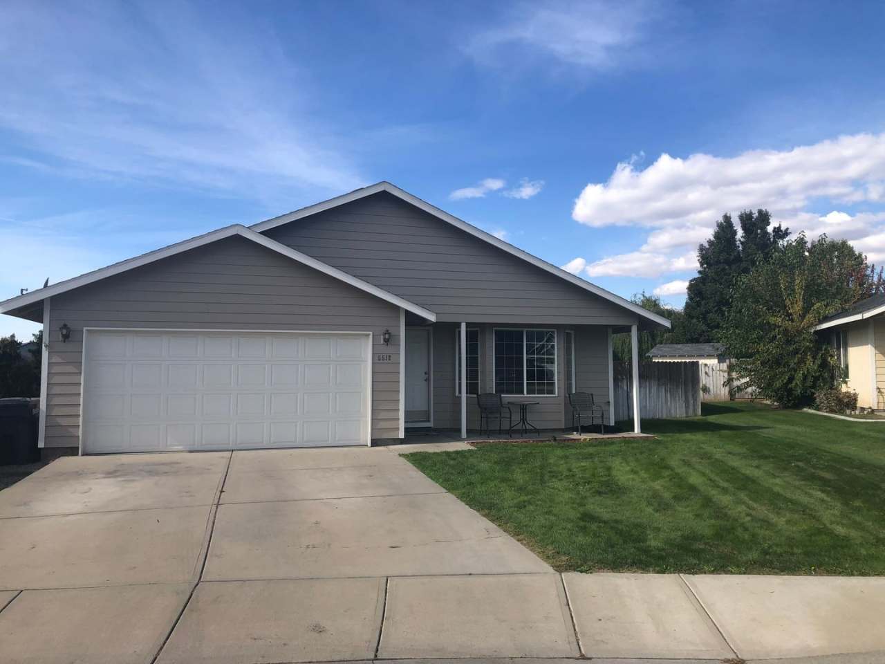 3 bed|2 bath house with NEW PAINT  CARPET!