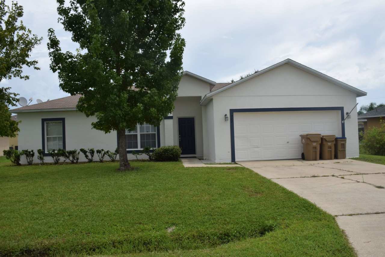 Quaint 3 Bedroom, 2 Bath Ranch Home – A True Gem in the Heart of Poinciana! Basic Cable and Internet Included!