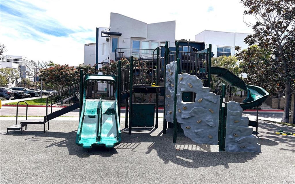 5509 West 149th Place