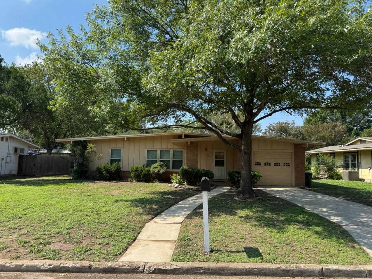 Welcome to this charming 3-bedroom, 1.5-bathroom home with easy access to FT. SAM, BAMC, RANDOLPH AFB, and the airport