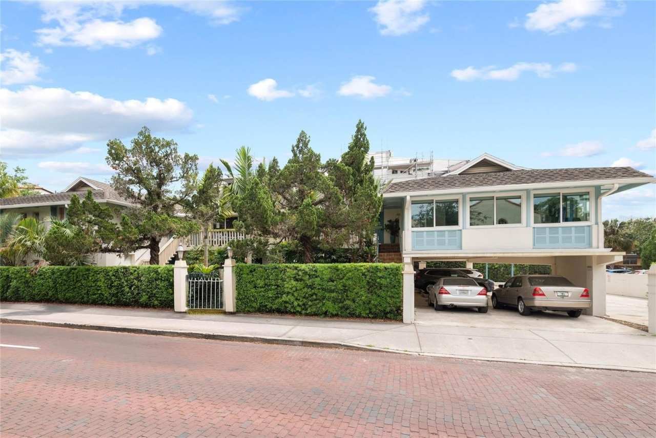 101 S INTERLACHEN AVENUE