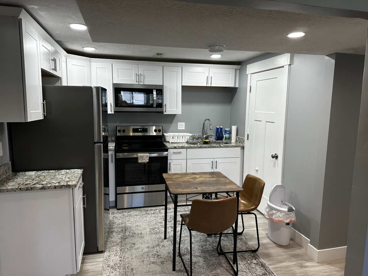 1088 E Sleepy Hollow Ln