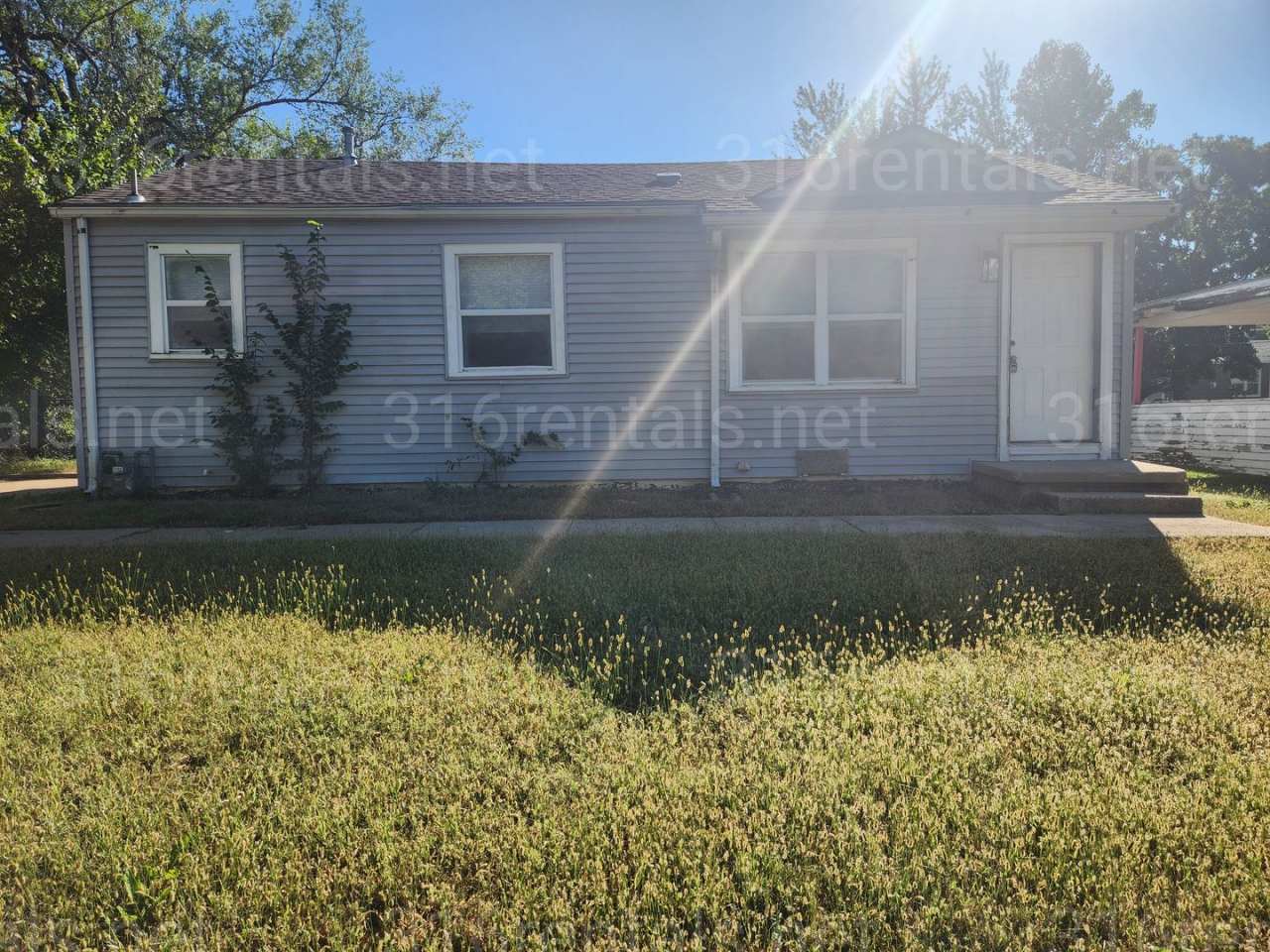 $995 - 4 bedroom / 1 and a half bathroom - Single Family Home