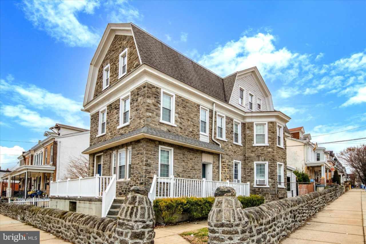 274 ROXBOROUGH Avenue unit: 3R