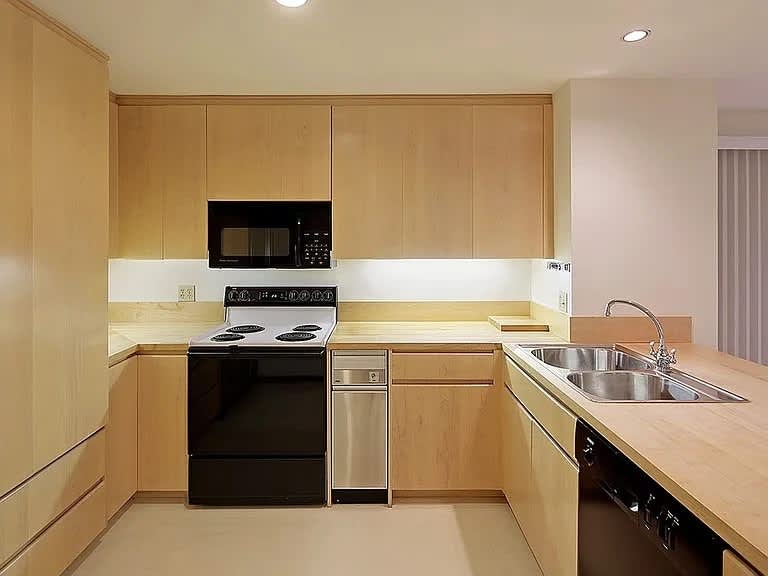 2211 NE 54th St # GA