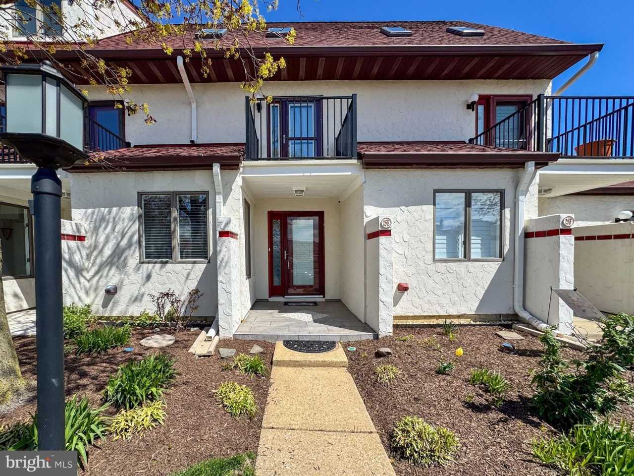 25-E QUEEN ELIZABETH Court