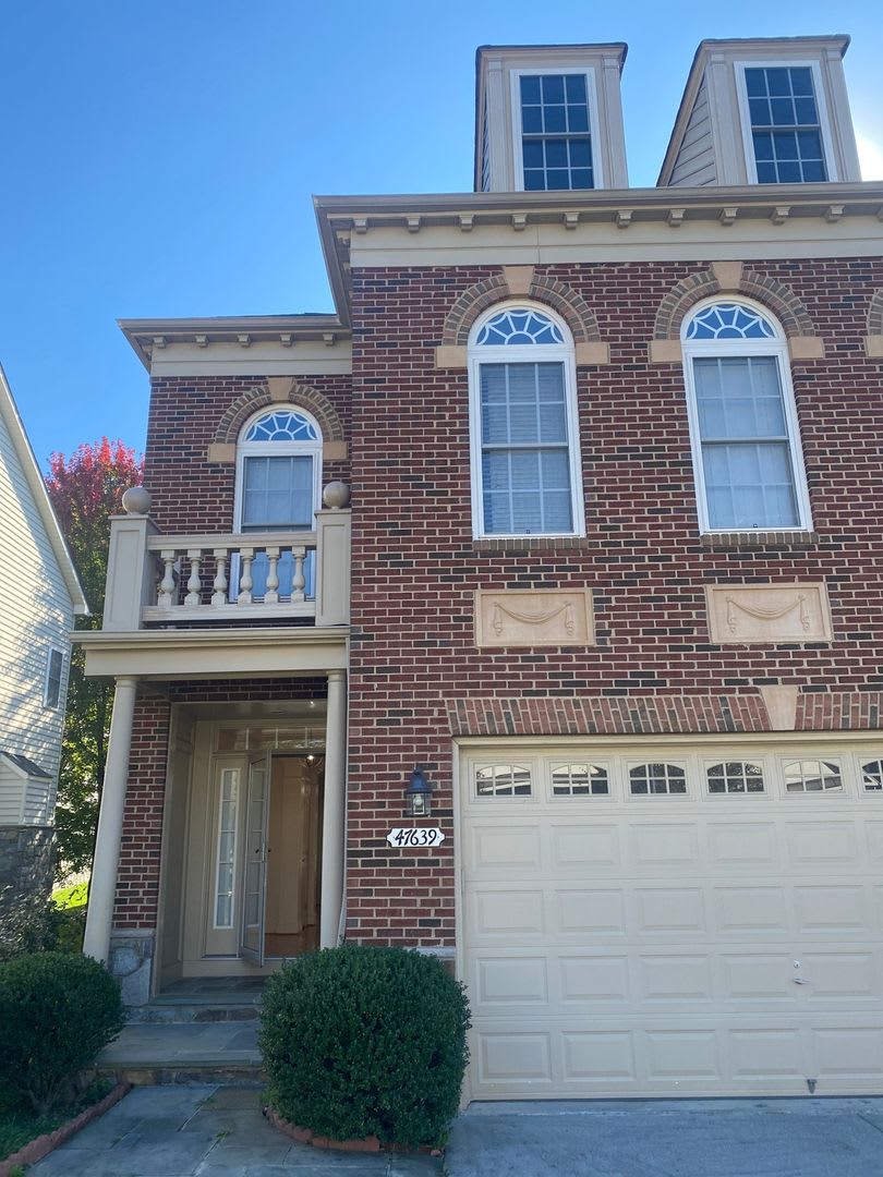 3 Bedroom Townhome in Sterling, with a large complete loft on top floor