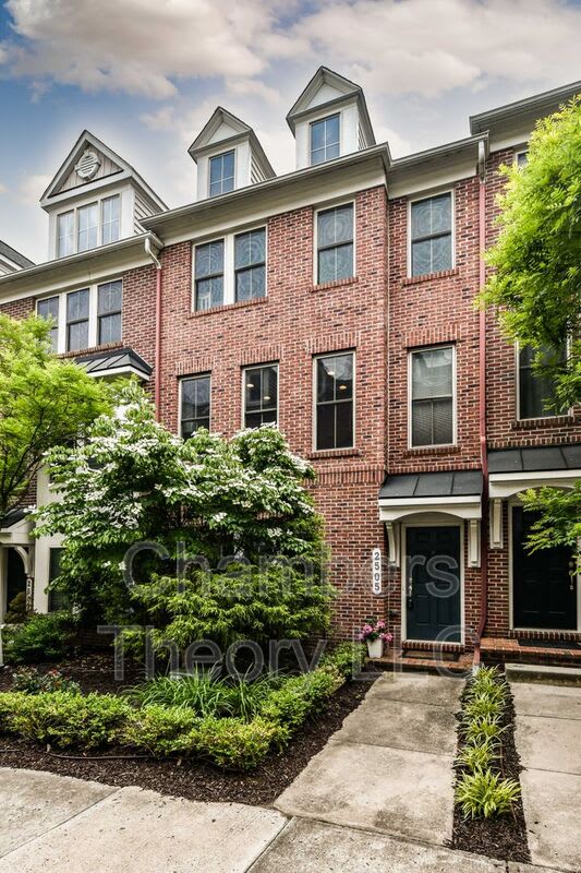 2505 S Kenmore Court