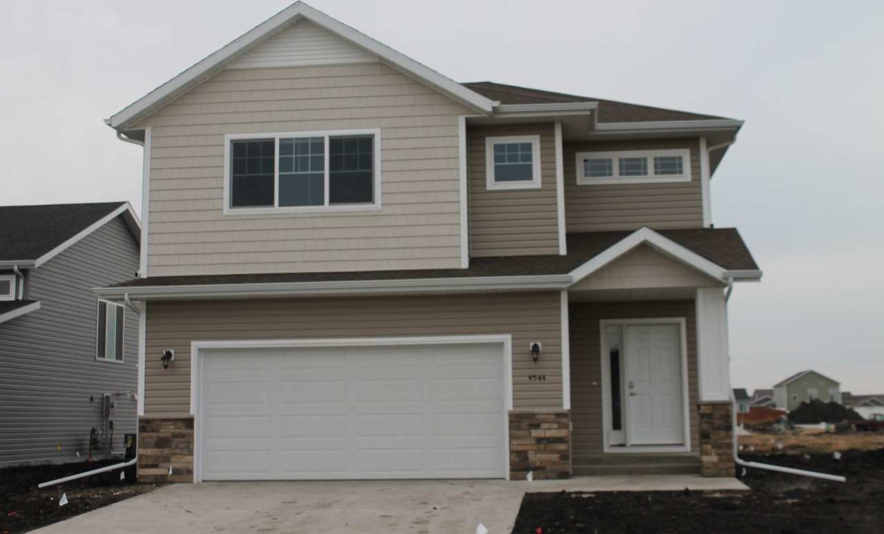 3 bed 3 bath Single Family Home