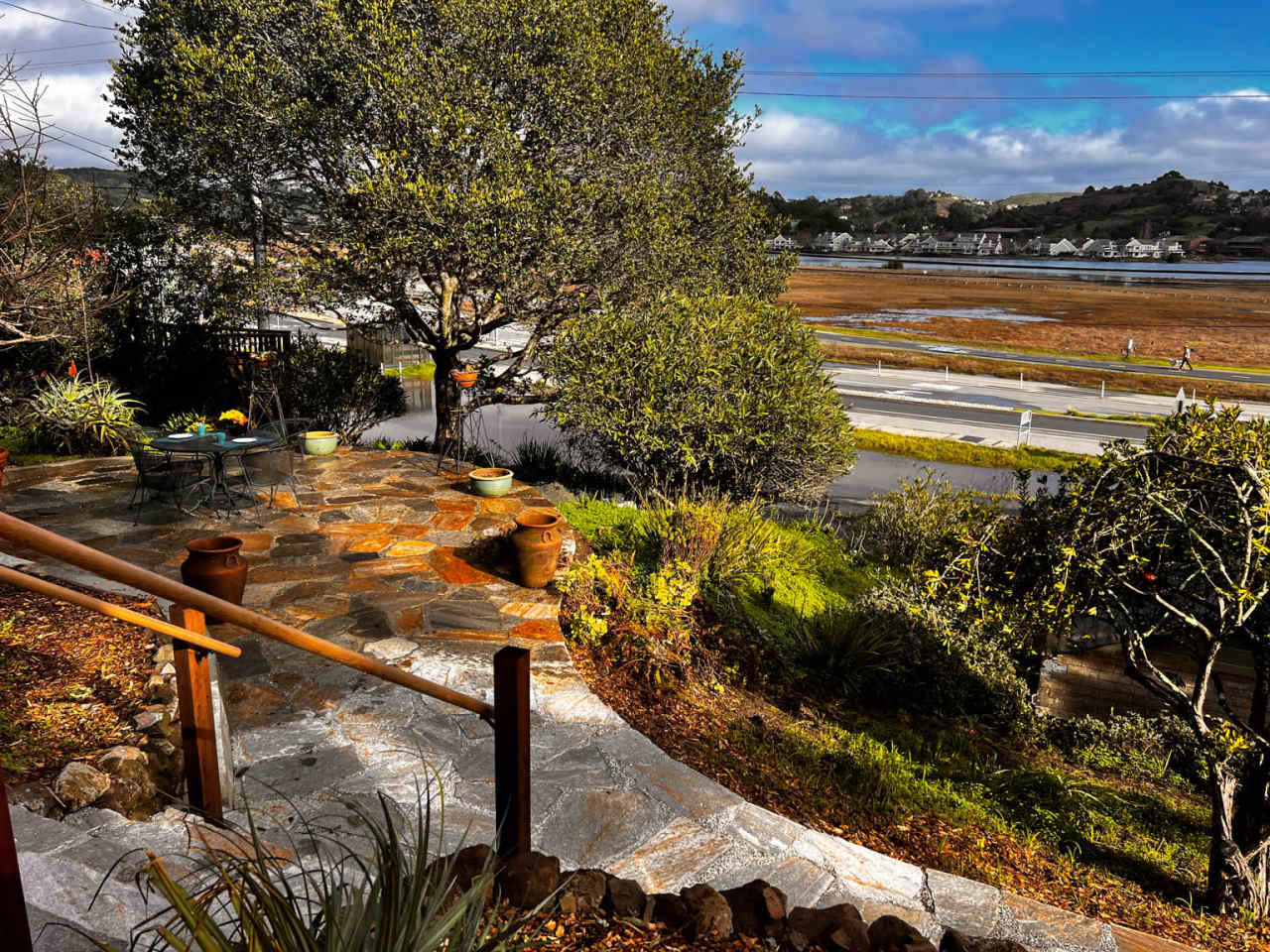 182 Almonte Boulevard