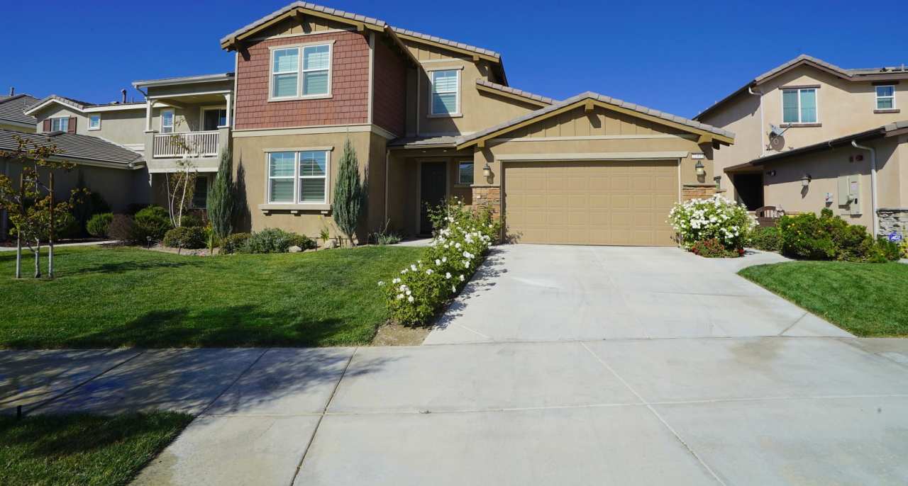 River Village 4 Bedroom Home in Santa Clarita.