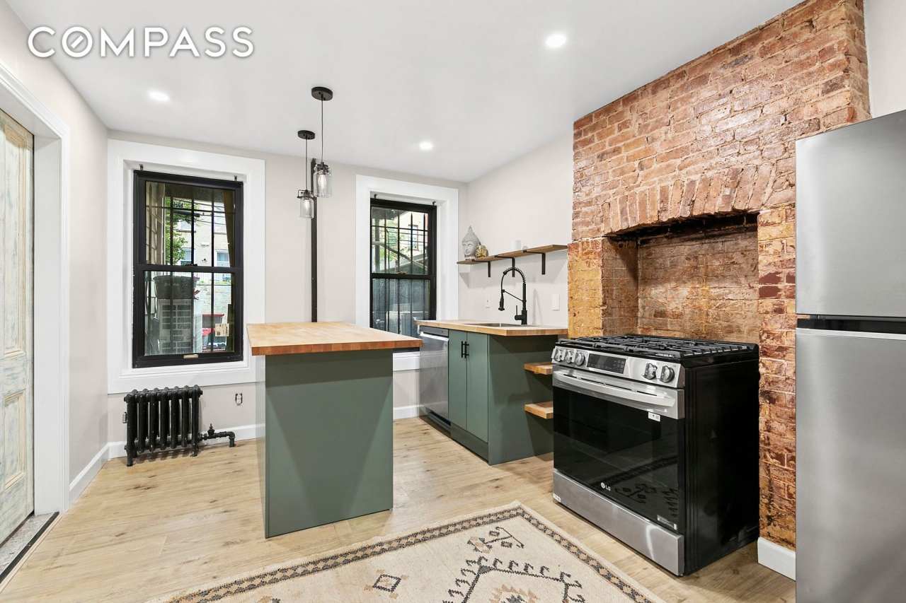 555 MacDonough Street