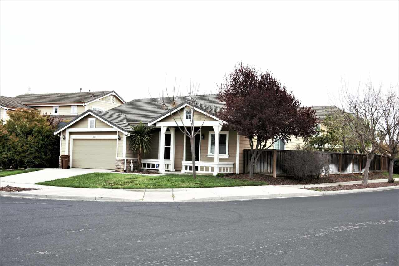 Single Story on corner lot in Brentwood