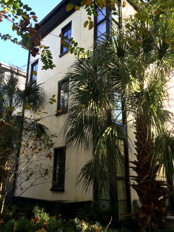 Luxury Unit in Trendy Midtown, Off-Street Parking, Walk to Upper King!