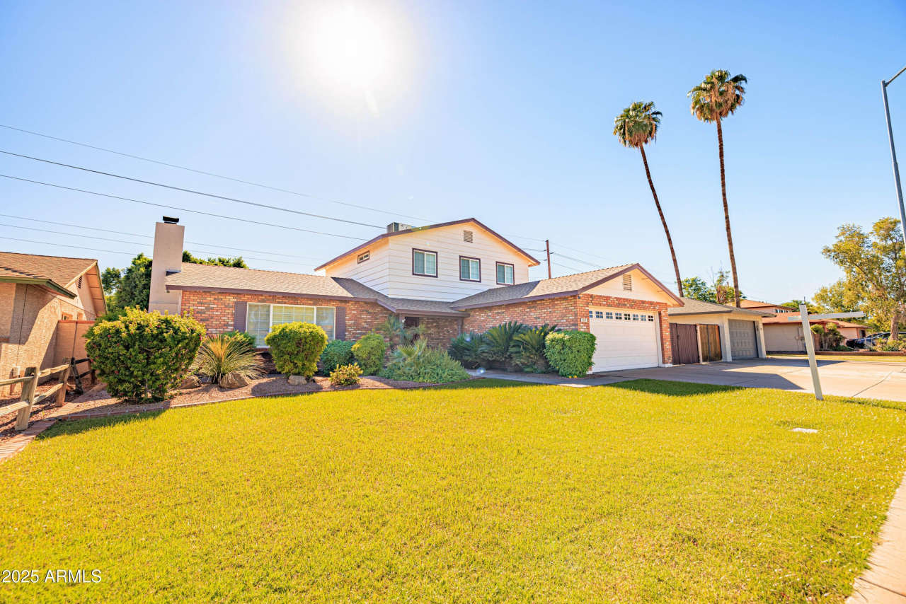 2547 W NARANJA Avenue