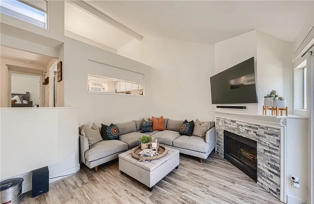 3048 Kittendale Bay # 18