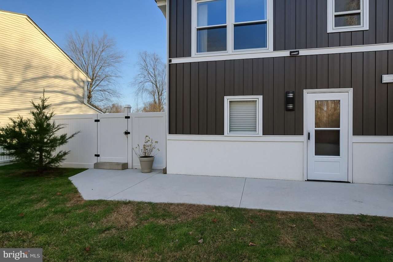 7822 GRASSY GARTH #B