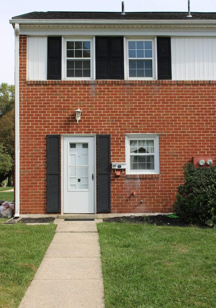 Townhouse - MOVE IN SPECIAL