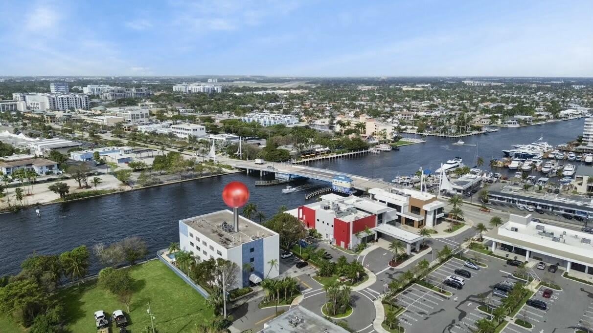 105 S Riverside Drive