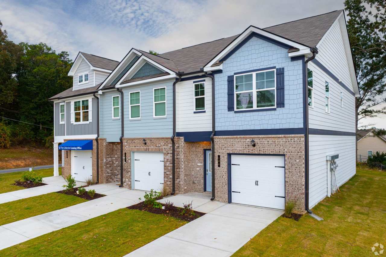 BRAND NEW 3 Bed 2.5 bathroom townhomes in Calhoun!
